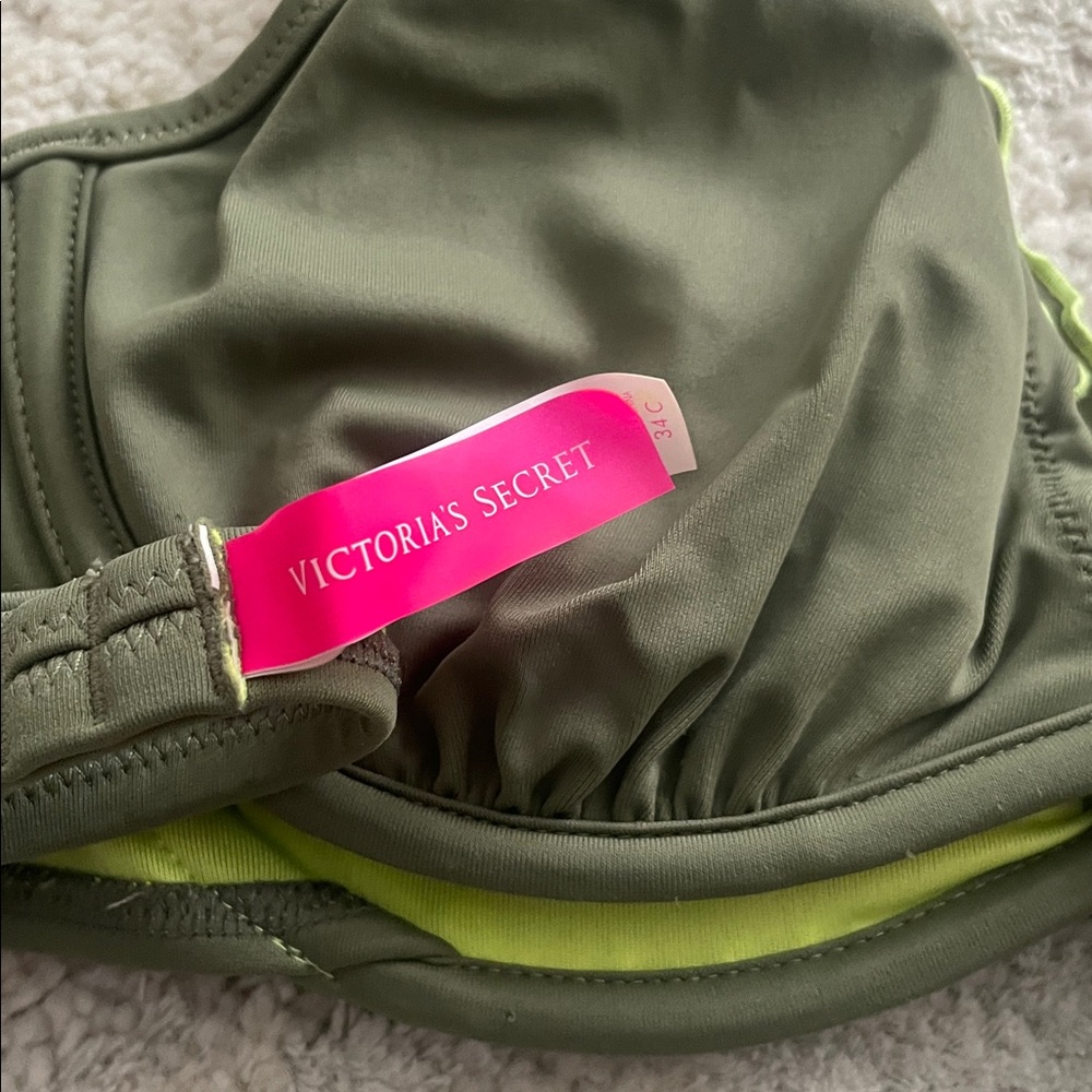 Victoria’s Secrets Essential Ruffled Bikini - Picture 7 of 7